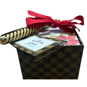 Hallmark: Poinsettia - Note Set With Pen - 650‎ Notes